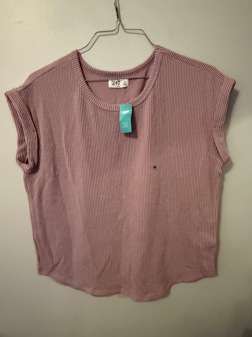 24/7 by Maurices Dusty Mauve Cuffed Short Sleeve Ribbed Cropped Shirt [Size: M]